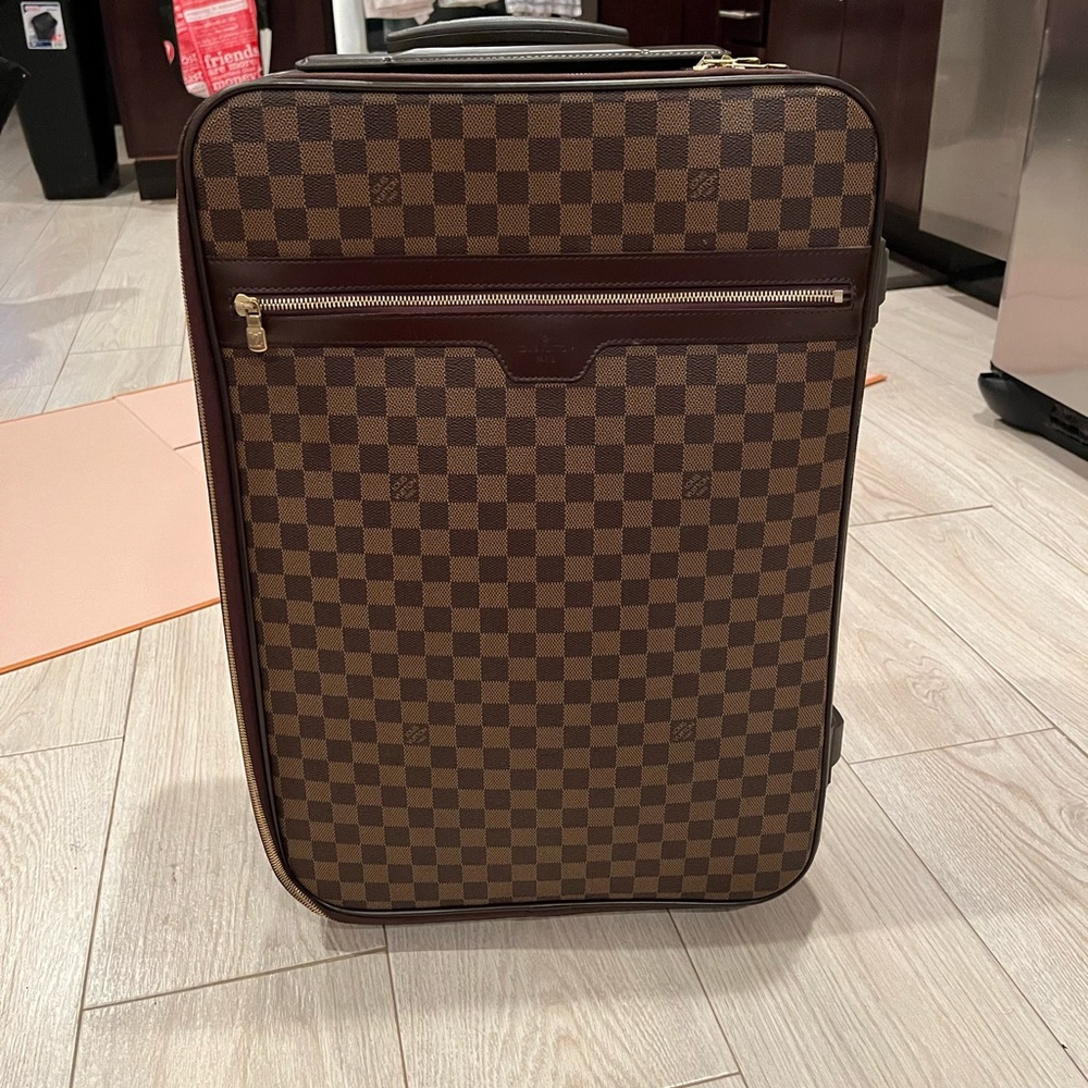 Authentic Louis Vuittons Damier Rollaway Carryon Luggage